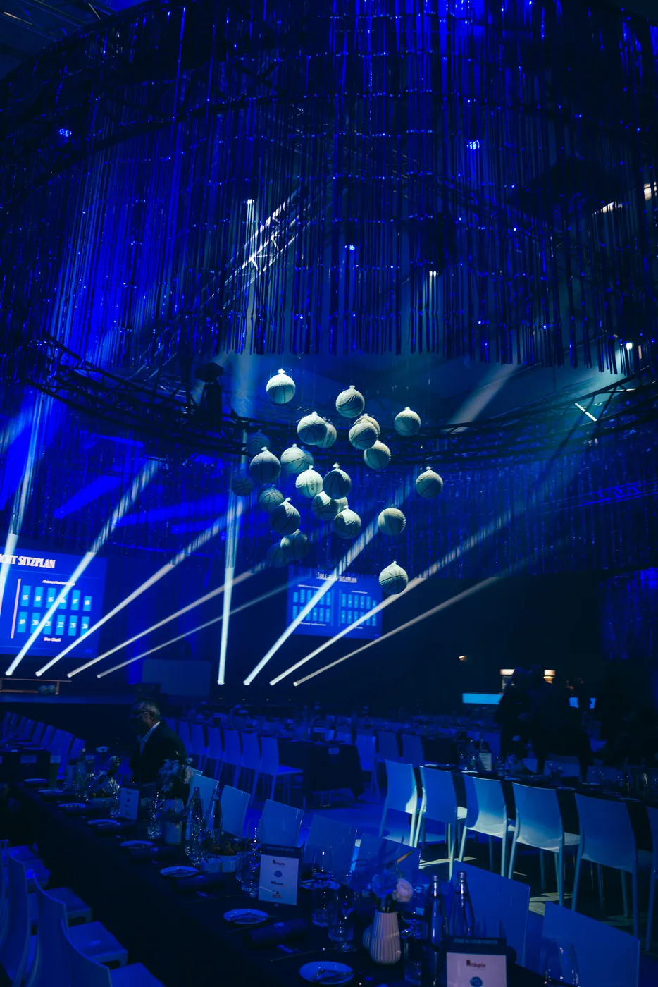 Lichtshow über dem Saal im HANGAR Event Airport Crailsheim